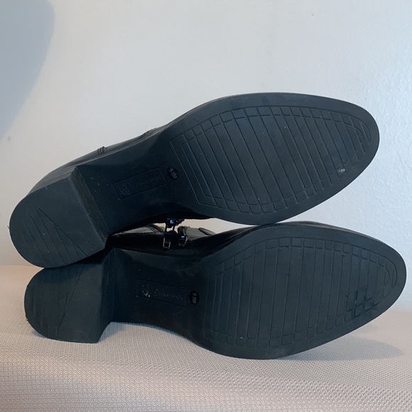 GIANI BERNINI Black Stacked Heel Zipper Ankle Boots - Picture 5 of 9